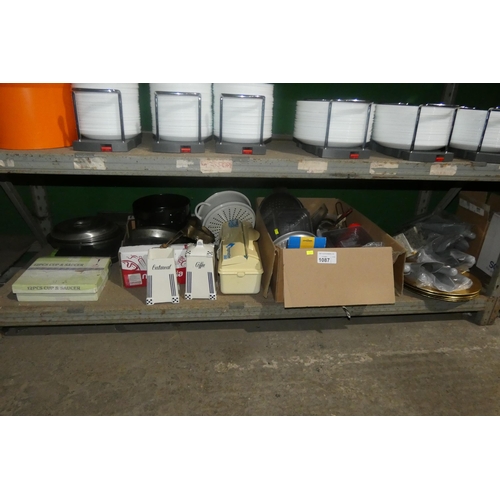 1087 - A quantity of various catering related items including chip scoop, jelly tin, Wrapmaster 3000 etc. C... 