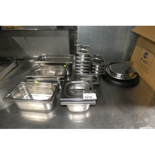 1219 - A quantity of various stainless steel gastronome pots in various sizes