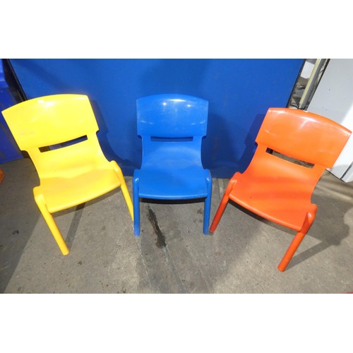 1017 - Approx 20 small plastic multi-colour stacking chairs