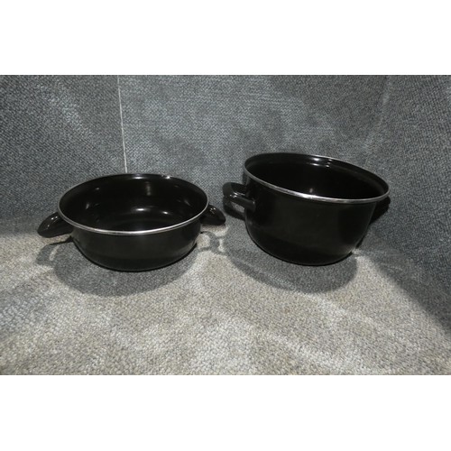 1216 - 21 x black cooking pots 18.5cm