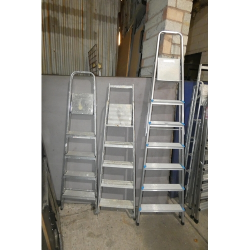 2067 - 3 various aluminium step ladders