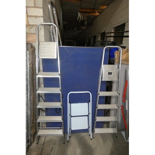 2069 - 2 various aluminium step ladders and a set of small light blue metal folding steps