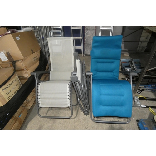 2073 - 3 various folding sun loungers