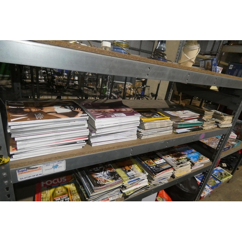 2101 - A quantity of various magazines including Vogue, Geographical, Collect it, Bird Life etc. Contents o... 