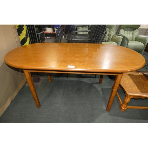 2164 - An oval dining table approx 167 x 84cm