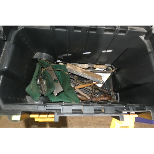 2005 - A quantity of various items including a large black plastic tool box containing a quantity of variou... 