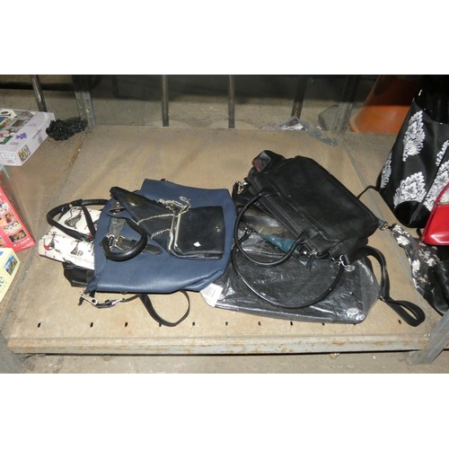 2107 - A quantity of various household items, hand bags, shoulder bags etc. Contents of 1 bay / 3 shelves