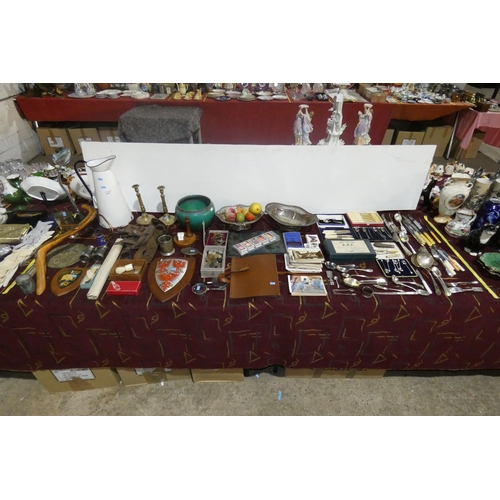 2876 - A large quantity of miscellaneous memorabilia, collectables and vintage items including; an enamelle... 