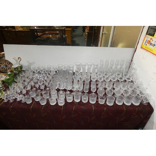 2884 - A large quantity of miscellaneous decorative drinking glasses