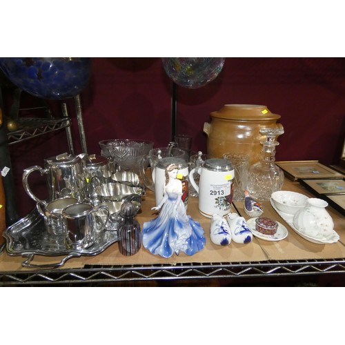 2913 - A large stoneware bread crock, 2 beer steins, a silver-plated tea and coffee service and a quantity ... 