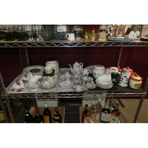 2917 - A quantity of miscellaneous teaware and other decorative ornaments and chinaware etc (1 shelf)