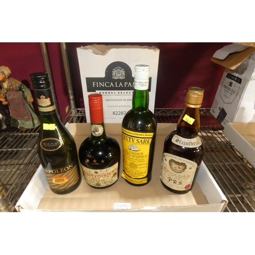 2917A - One bottle of Napoleon brandy, 1 bottle of Courvoisier cognac, one bottle of Cutty Sark whisky and o... 