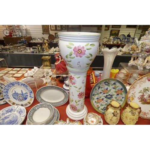 2867 - A tall floral patterned jardiniere and matching stand, various large meat plates and platters, a qua... 