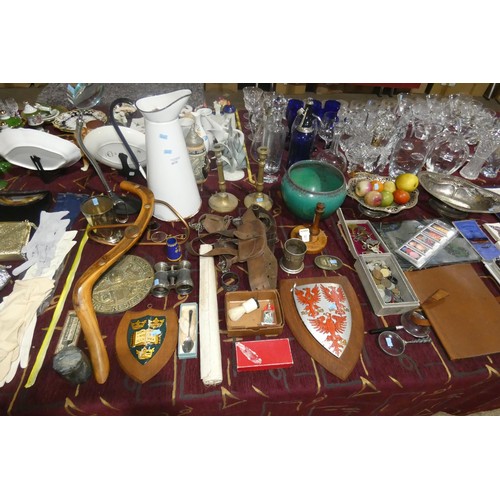 2876 - A large quantity of miscellaneous memorabilia, collectables and vintage items including; an enamelle... 