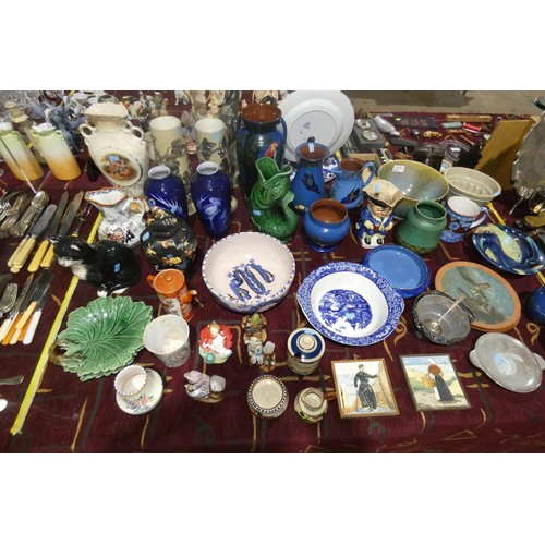 2877 - A quantity of miscellaneous decorative vases, bowls and other ornaments and chinaware including a qu... 