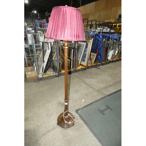 2956 - A vintage mahogany lamp standard with a fluted column, circular base and red shade