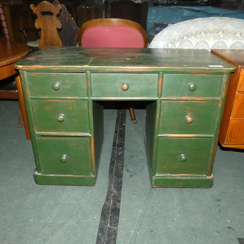 2961 - A green painted kneehole rectangular topped desk with 7 drawers, approx 107 cm wide