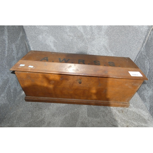 3003 - A vintage wooden box with a locking lift lid and side handles