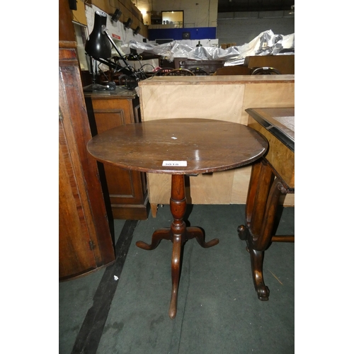 3018 - A 19th Century mahogany circular topped pedestal wine table with a tripod base