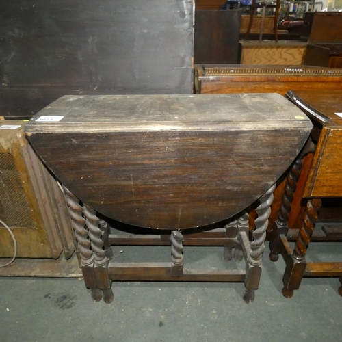 3027 - An oak oval topped gateleg table with twisted legs