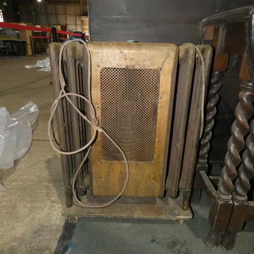 3028 - A vintage electric radiator, only to be used as ornament or prop