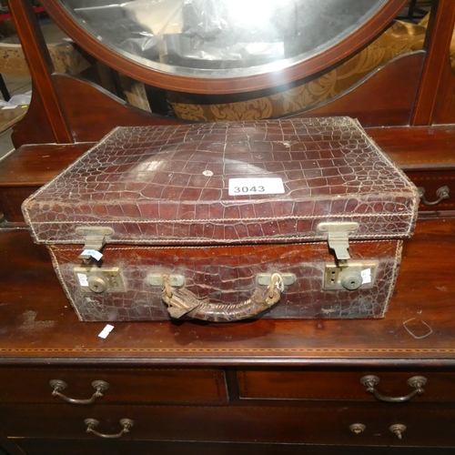 3043 - A Vintage reptile skin suitcase