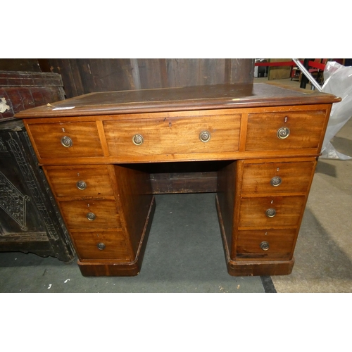 3049 - A small Victorian mahogany rectangular topped pedestal writing desk with 1 central and 8 side drawer... 