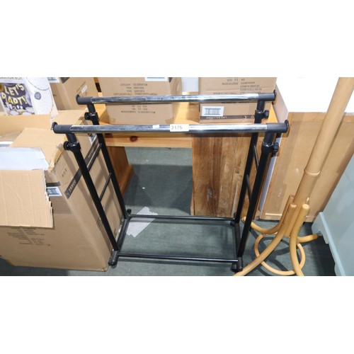 2176 - A wheeled adjustable height double rail clothes rail