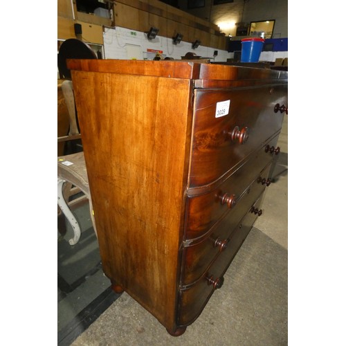 3029 - A Victorian mahogany chest of four drawers with turned knobs, approximately 121 cm wide