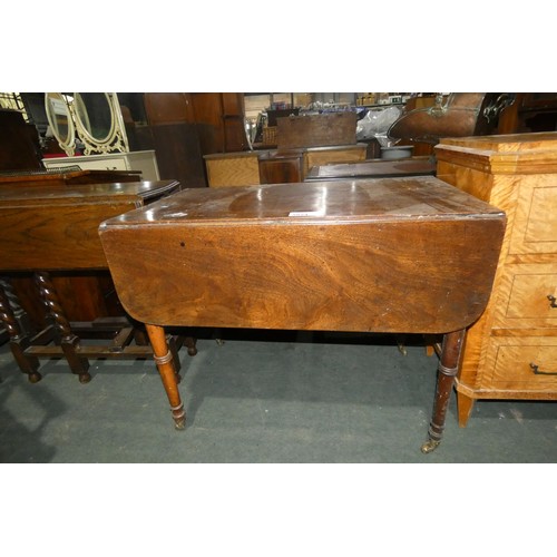 3024 - A 19th Century mahogany Pembroke table.