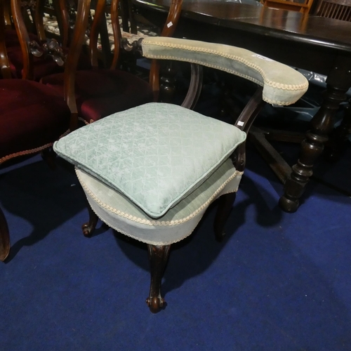 3176 - A Victorian mahogany hall chair with pale green upholstery