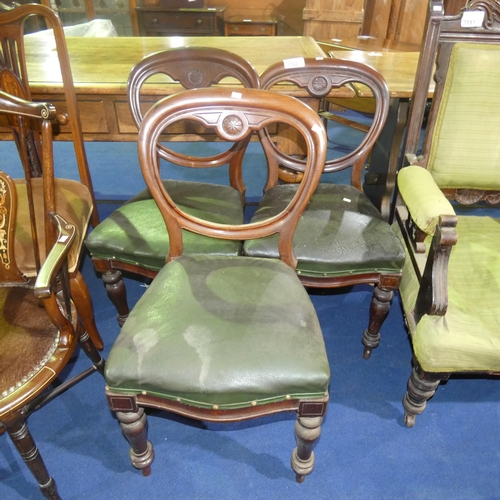 3182 - A set of 3 Victorian mahogany balloon back dining chairs with upholstered seats