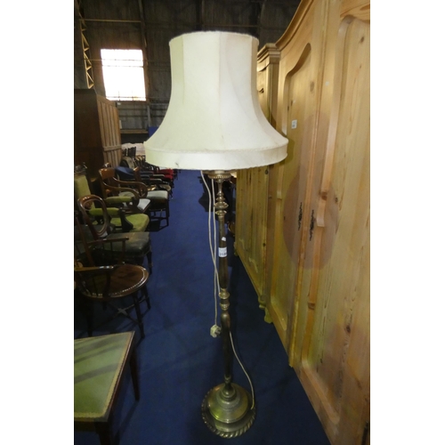 3186 - A heavy brass lamp standard with shade