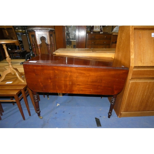 3074 - A 19th Century mahogany Pembroke table with one drawer