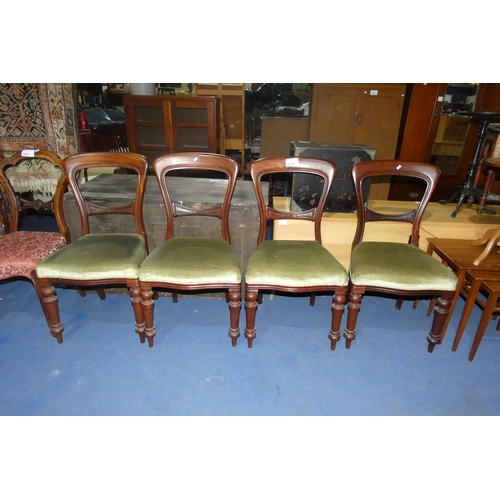 3076 - A set of 4 Victorian mahogany shaped back dining chairs with green upholstered seats