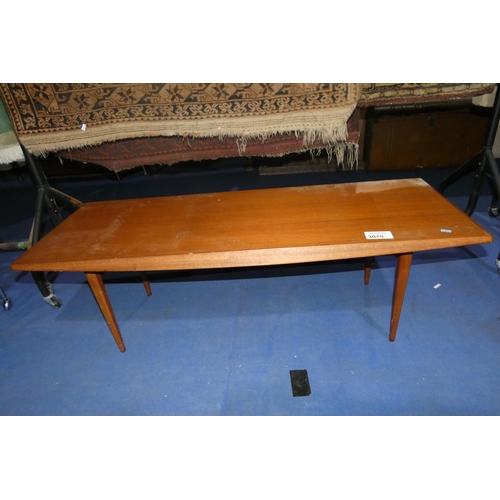 3079 - A 1970s vintage teak rectangular topped coffee table by Gordon Russell approximately 121 cm long