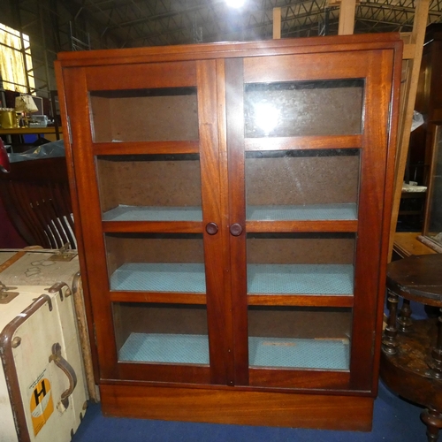 3111 - A Mahogany floor standing display cabinet with two glass doors enclosing shelves, approx 92 cm wide