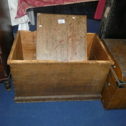 3114 - A vintage pine storage box with with a lift lid