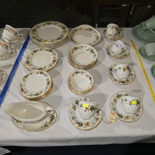 3126 - A quantity of ivy patterned Royal Doulton 