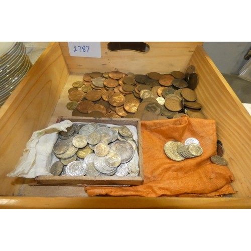 2787 - A wooden tray and two coin collectors albums containing a quantity of various collectors coins