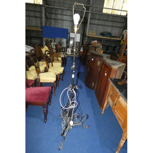 3200 - A decorative wrought iron adjustable lamp standard