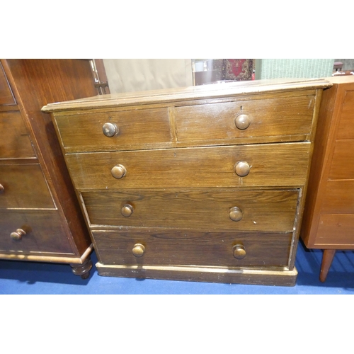 3220 - A vintage stained pine chest of 2 short and 3 long drawers with turned knobs, approximately 106 cm w... 