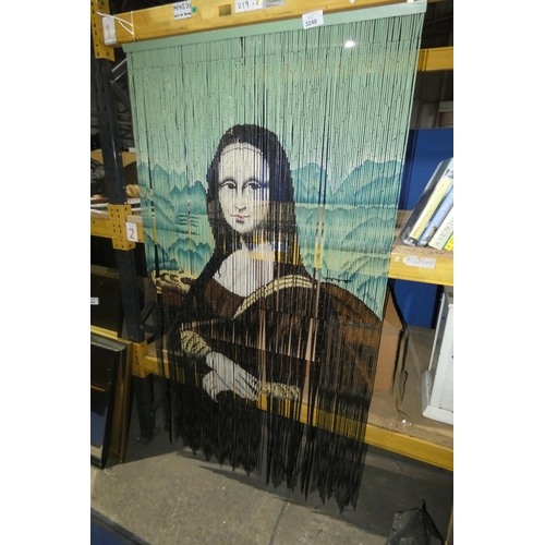 3240 - A decorative bead door curtain of the Mona Lisa