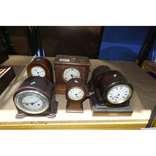 3247 - A vintage Bakelite cased domed top mantel clock and 5 miscellaneous mantel clocks