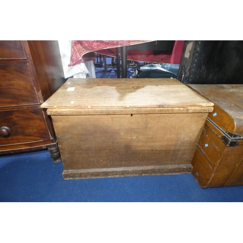 3114 - A vintage pine storage box with with a lift lid