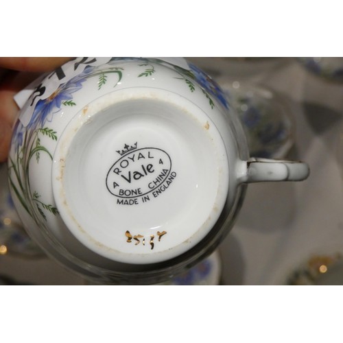 3127 - A quantity of Colclough, Royal Vale and Paragon decorative teaware