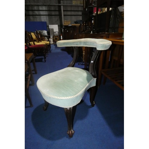 3176 - A Victorian mahogany hall chair with pale green upholstery