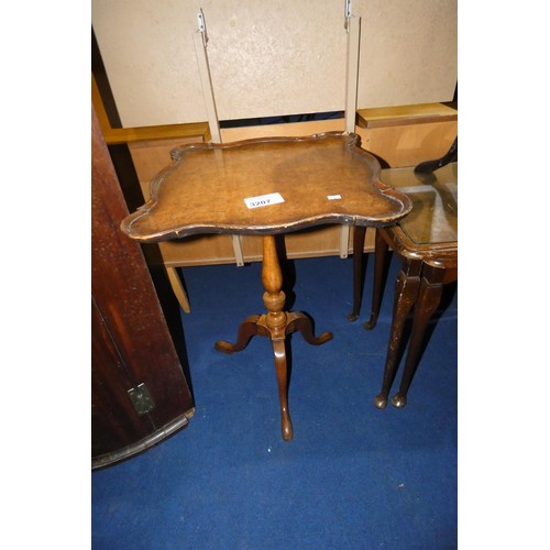 3207 - A reproduction walnut and mahogany rectangular topped pedestal wine table