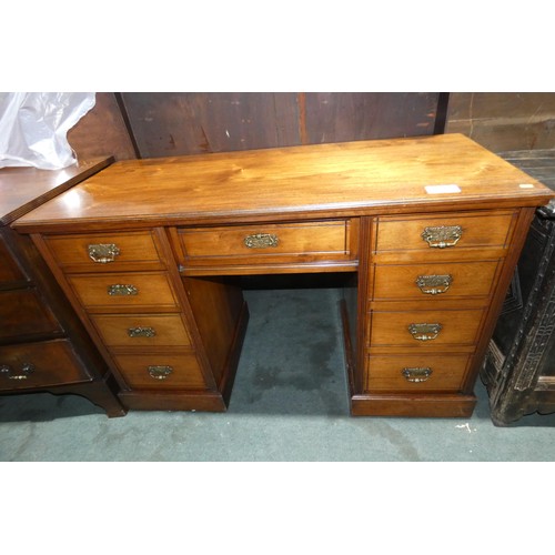 3051 - An Edwardian mahogany rectangular topped kneehole writing desk with one central and 8 side drawers w... 