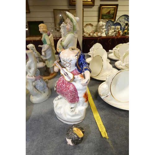 2780 - A quantity of miscellaneous decorative ceramic figures. Please note one of the figures has the head ... 